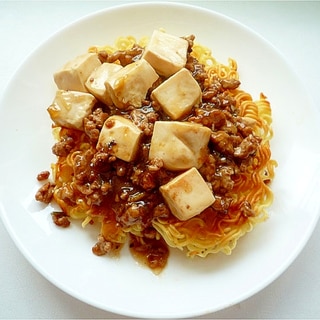 インスタントラーメンで　麻婆豆腐かた焼きそば